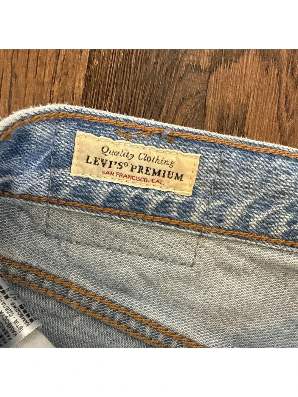 Levi’s 501 Women’s Jeans 26x29 90s Fit Light Wash Raw Hem Button Fly EUC Denim